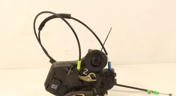 Toyota Avensis T250 Rear door lock 32L