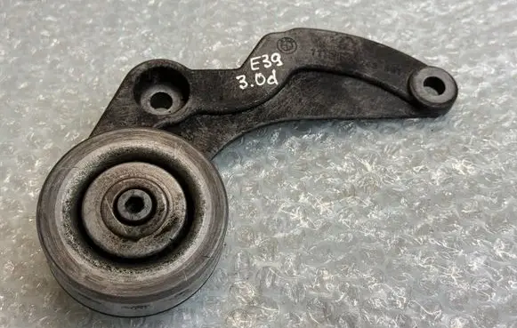 BMW 5 E39 Generator/alternator bracket 2248561 11282248561