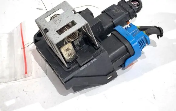 Opel Crossland X Fan control module 98372A01