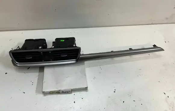 Mazda 3 III Dash center air vent grill BPM56491X BPM66491X