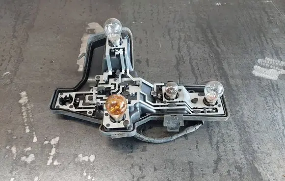 Volkswagen Touran I Tail light bulb cover holder 1T0945257A
