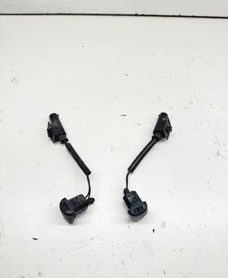 BMW 5 E60 E61 Windshield washer spray nozzle 7046060