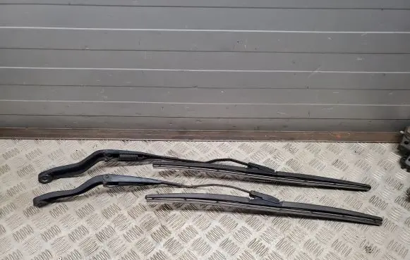 Dodge RAM Front wiper blade arm 55277450AB 55277449AB
