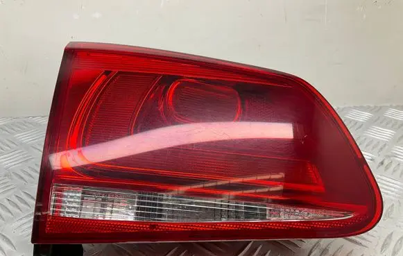 Tailgate rear/tail lights
