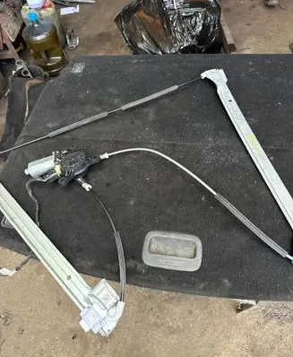 Mercedes-Benz Vito Viano W639 Front door window regulator motor 0130821941
