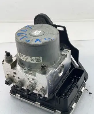 Volkswagen Golf VII ABS Pump 28515788423 5Q0614517DE 10062733051