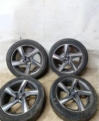 Volvo V40 R17 alloy rim 31347131