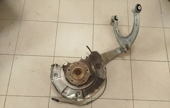 Front wheel hub