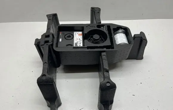 Volkswagen Jetta VII Tool set 5GM012109