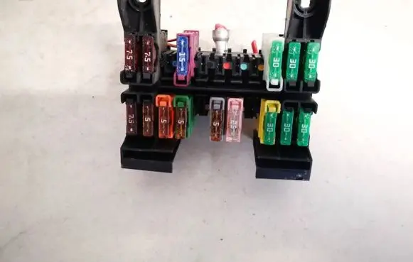Mercedes-Benz E W211 Fuse box set 2115450301 1394331-1