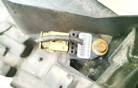 Chrysler Sebring (ST-22 - JR) Airbag deployment crash/impact sensor p04896061aa