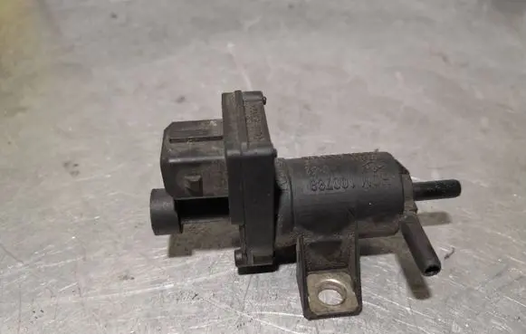 Renault Laguna II Vacuum valve 7700102545C