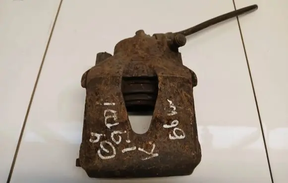 Volkswagen Golf IV Front brake caliper