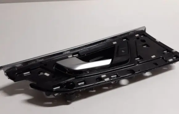 Audi Q7 4M Front door interior handle 4M0839019D