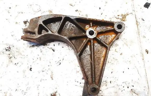 Opel Zafira A Engine mounting bracket 332253673 24403861