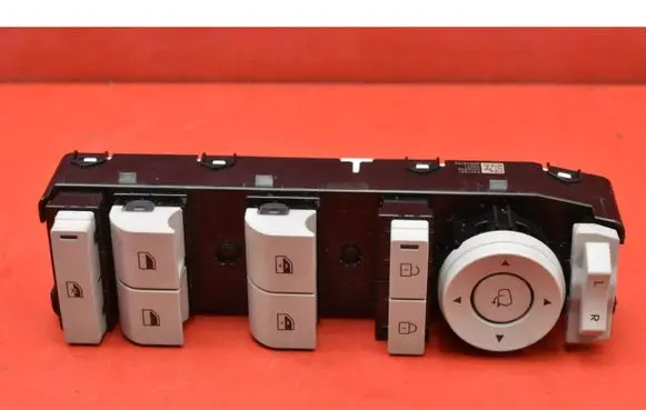 Hyundai Kona I Electric window control switch 93571BE070YPK
