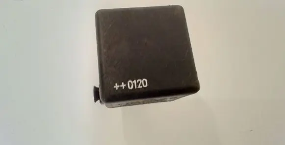 Mercedes-Benz Vaneo W414 Other relay A0025421319 V23134B52X336