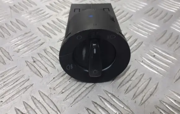 Volkswagen Golf IV Light switch 1C0941531