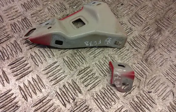 Fiat 500 Fender mounting bracket