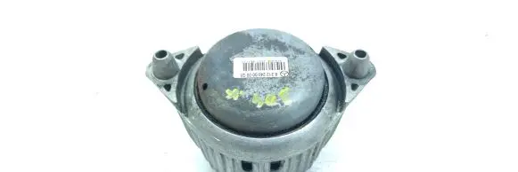 Mercedes-Benz E W212 Engine mount bracket A2122400000Q1