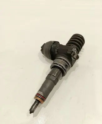 Volkswagen Golf V Fuel injector 038130073BN 038130073BH