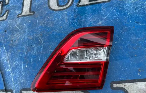 Tailgate rear/tail lights