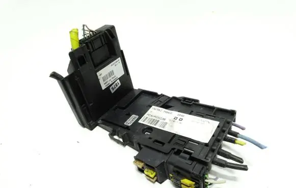Peugeot 308 Fuse module 28236841 01252853