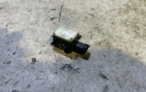 Mercedes-Benz ML W164 Airbag deployment crash/impact sensor 0038202826 403256 010207