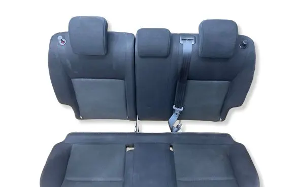 Nissan Juke I F15 Second row seats 