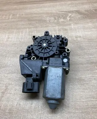 Audi A4 S4 B5 8D Rear door window regulator motor 05071912 114188113