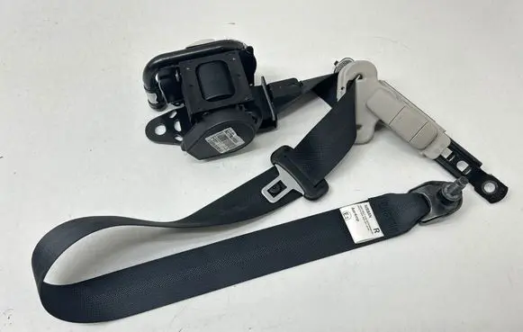Nissan Pulsar Front seatbelt 627789100B 084X090RH 11160116