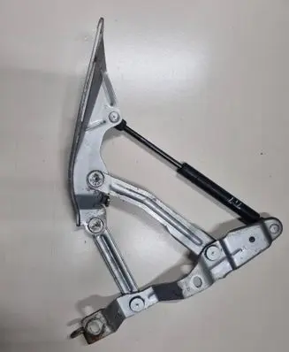 Audi TT Mk1 Engine bonnet/hood hinges 8N0823301