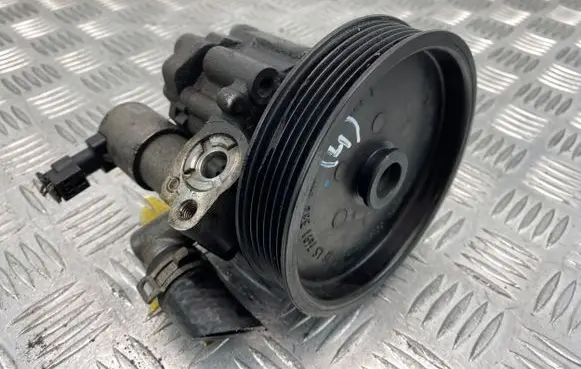 Mercedes-Benz E W212 Power steering pump A0064667601