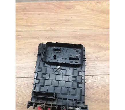 Audi A3 S3 8P Fuse module 1K0937125 017183071