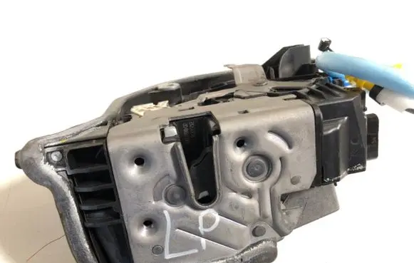 BMW X5 G05 Front door lock 7477699