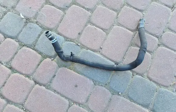 Renault Captur II Engine coolant pipe/hose 213075352R