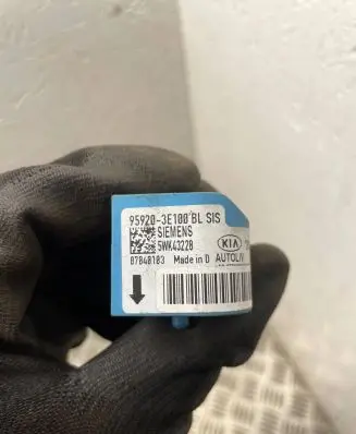 KIA Sorento Airbag deployment crash/impact sensor 959203E100 07040103 5WK43228
