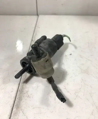 Volkswagen Golf IV Windscreen/windshield washer pump 1J0973722