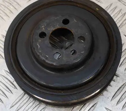 Volkswagen PASSAT B7 Crankshaft pulley 038105243M