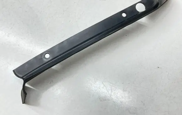 Renault Megane III Fender end trim 638219570R