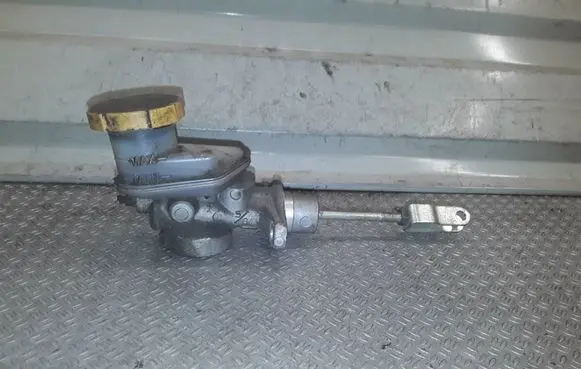 Subaru Impreza III Clutch master cylinder