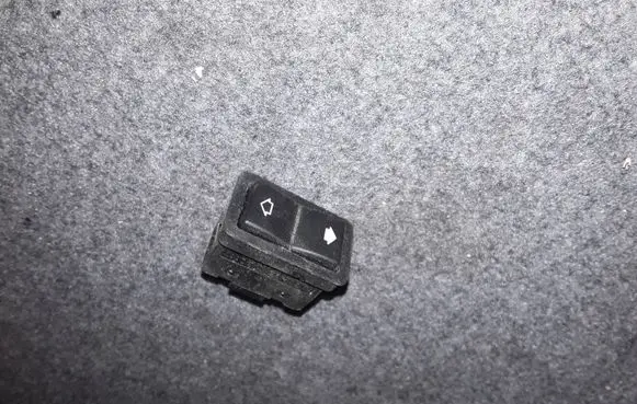 BMW 5 E39 Electric window control switch 8368974