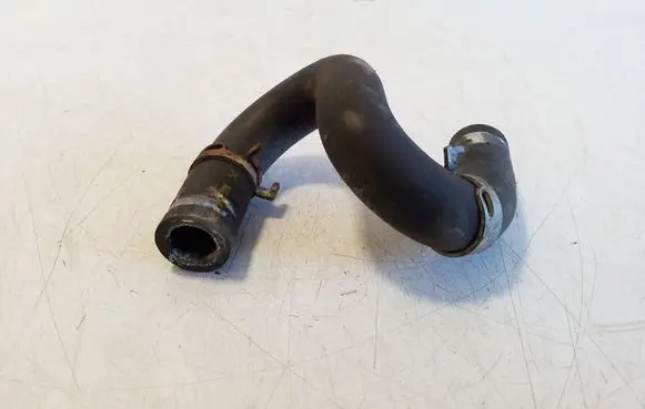 Engine coolant pipe/hose
