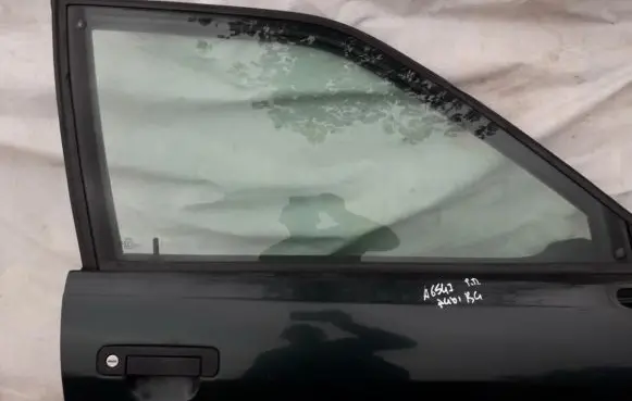 Audi 80 90 S2 B4 Front door window glass four-door 