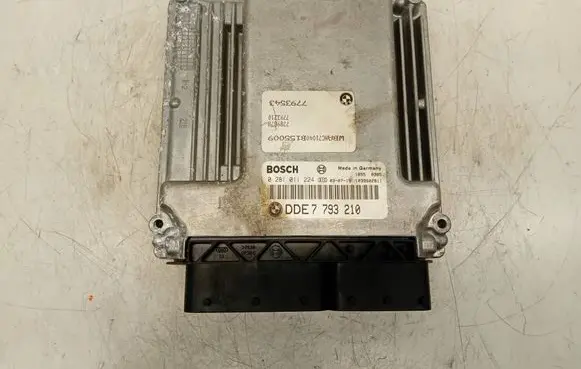 BMW 5 E60 E61 Engine control unit/module 0281011224 7793210 1039S02811