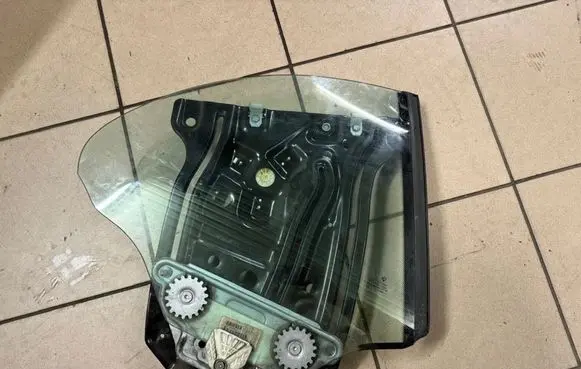 BMW 6 F12 F13 Rear side window 7303788 1260 62611002