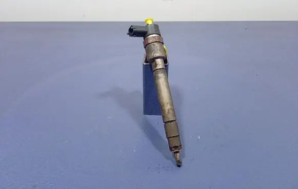 Volvo XC90 Fuel injector 30750283