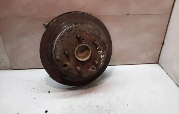 Toyota Corolla Verso E121 Rear wheel hub