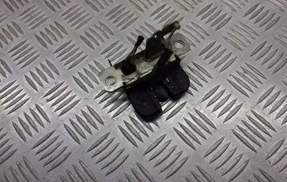 Volkswagen Polo Tailgate exterior lock 6Q6827505B