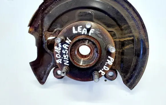 Front wheel hub